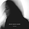 CD Tipp des Monats: Qeaux Qeaux Joans - The Ritual (&Uuml;berall, wo sie auftaucht, hinterl&auml;sst sie mit ihrer wandelbaren, intensiven Stimme ein begeistertes Publikum. Dominierten bei -No Man's Land- die alternativen Rhythm&Blues-Sounds, wird -The Ritual- im Zeichen eines umfassenden Crossover-Ansatzes zu einem modernen und vielschichtigen Popwerk. Str&ouml;mende Streicherfl&auml;chen, elegisch-minimalistische Pianoparts, mehrstimmige Gesangspassagen sowie brodelnde Drums und Elektro-Beats erzeugen eine unwiderstehliche Sogwirkung: Dieses Album ist filmisch, dunkel und dramatisch. Es ist diese ausdrucksstarke, &uuml;beraus pr&auml;sente Erscheinung, dieser bet&ouml;rend sehnsuchtsvolle Gesang und die F&auml;higkeit, ihre Gef&uuml;hle in Atem, T&ouml;ne und Kl&auml;nge zu &uuml;bertragen - Qeaux Qeaux Joans lebt die Sch&ouml;nheit und Kraft der Musik. Ihre wandelbare Stimme zieht mal br&uuml;chige, verletzliche Register und strahlt dann wieder kraftvoll &uuml;ber allem. Die neuen Songs entstanden in einer f&uuml;nfmonatigen R&uuml;ckzugszeit und machen -The Ritual- zu einer Ode an den immerw&auml;hrenden Kampf widerstreitender Emotionen und die Verarbeitung innerer Konflikte. Voller Intensit&auml;t formt Qeaux Qeaux Joans Elemente aus Pop, Neoclassical und Electronica zu mitrei&szlig;enden Klangwelten.)